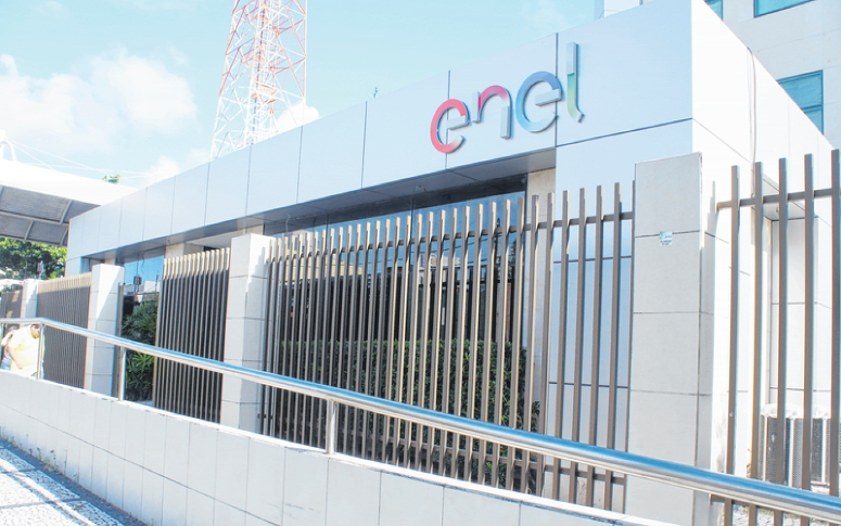 Arce aplica multa à Enel Ceará por falhas no atendimento