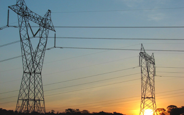 Arce aplica multa superior a 26 milhões de reais à Enel Ceará