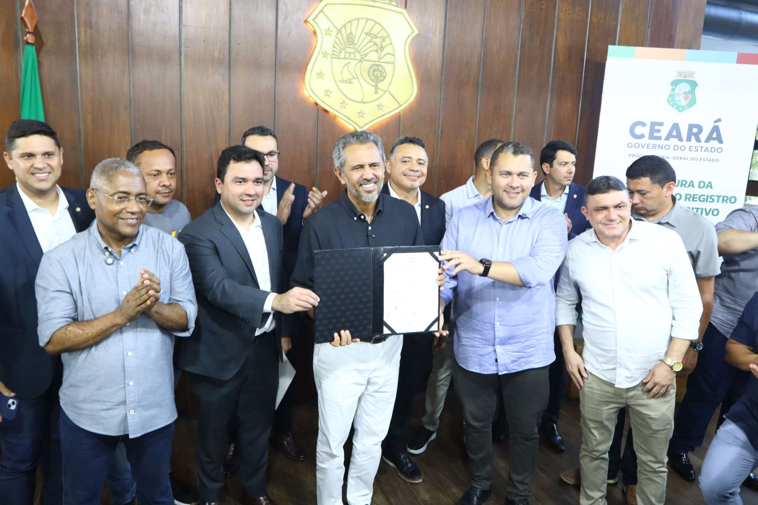 Arce institui Cadastro Positivo para facilitar transporte de cidadãos entre municípios do Ceará